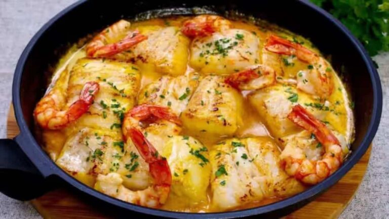 Pescada e camarão ao molho