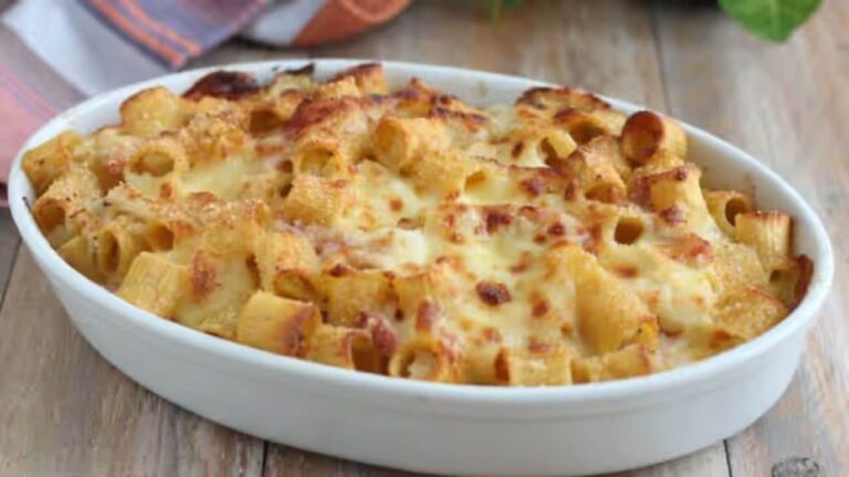 Macarrão gratinado com couve-flor e bacon