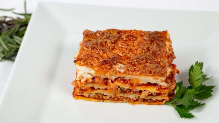 Receita da verdadeira “lasanha à bolonhesa”