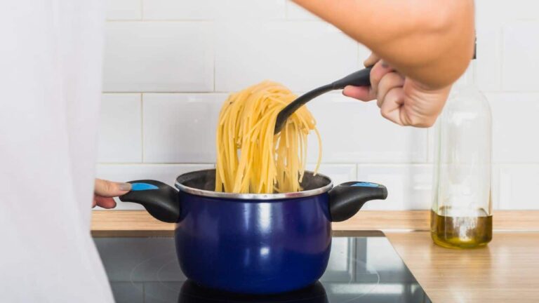 evitar que o macarrão resseque ou grude!