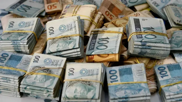 Bancos disputam por novos clientes Carlos MoraesVEJA