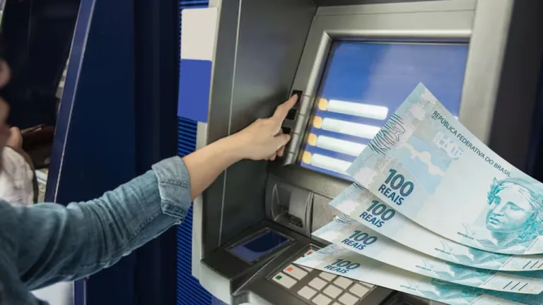 Caixa libera R$ 3 mil para trabalhadores CLT