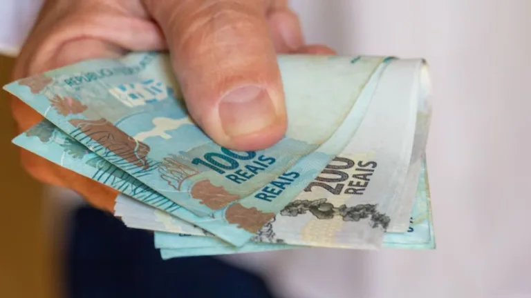 Dinheiro no PIX Governo libera R$ 1.518