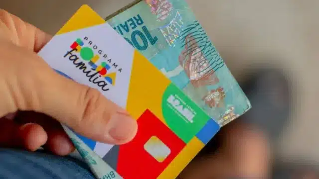 Beneficiários do Bolsa Família recebem dinheiro adicional em maio