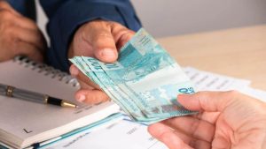 CLT Trabalhadores podem ganhar até R$ 607
