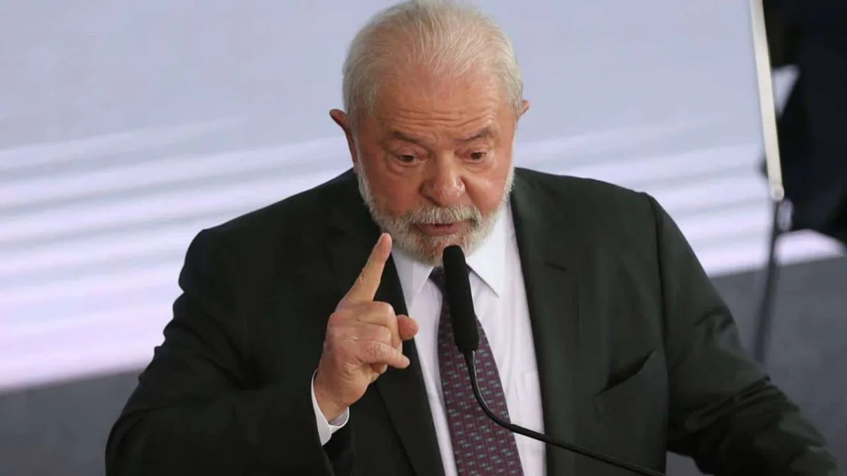 Lula define o novo valor do salário mínimo