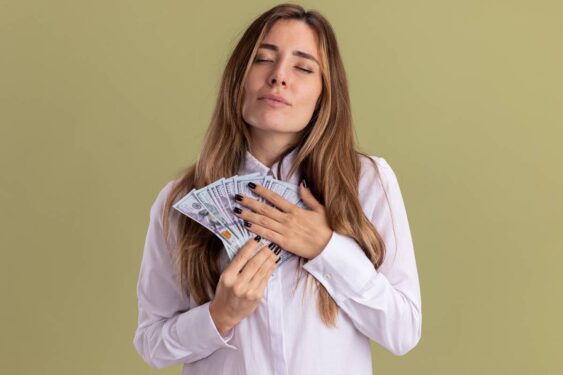 pessoa ganhou dinheiro signos