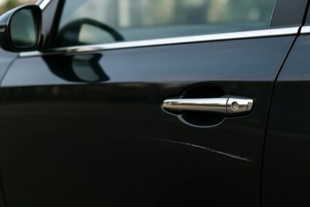 Nem bicarbonato nem pasta de dente: Dica para esconder arranhões no carro esconder arranhões no carro